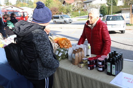 Jesenski sejem in bazar semen 07 Foto Ljubo Vukelič